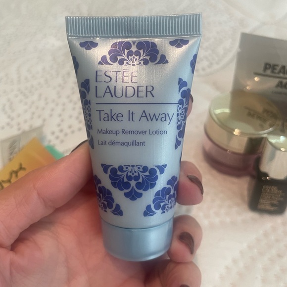Small sized skin care bundle (mostly Estée Lauder with a few other samples) - Picture 2 of 9